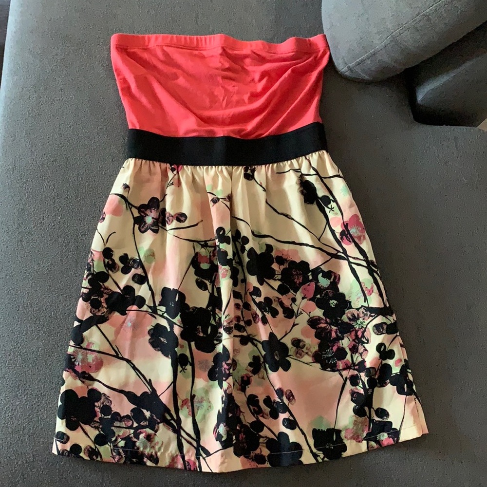 Small Johnny Ma Tin pink with floral dress